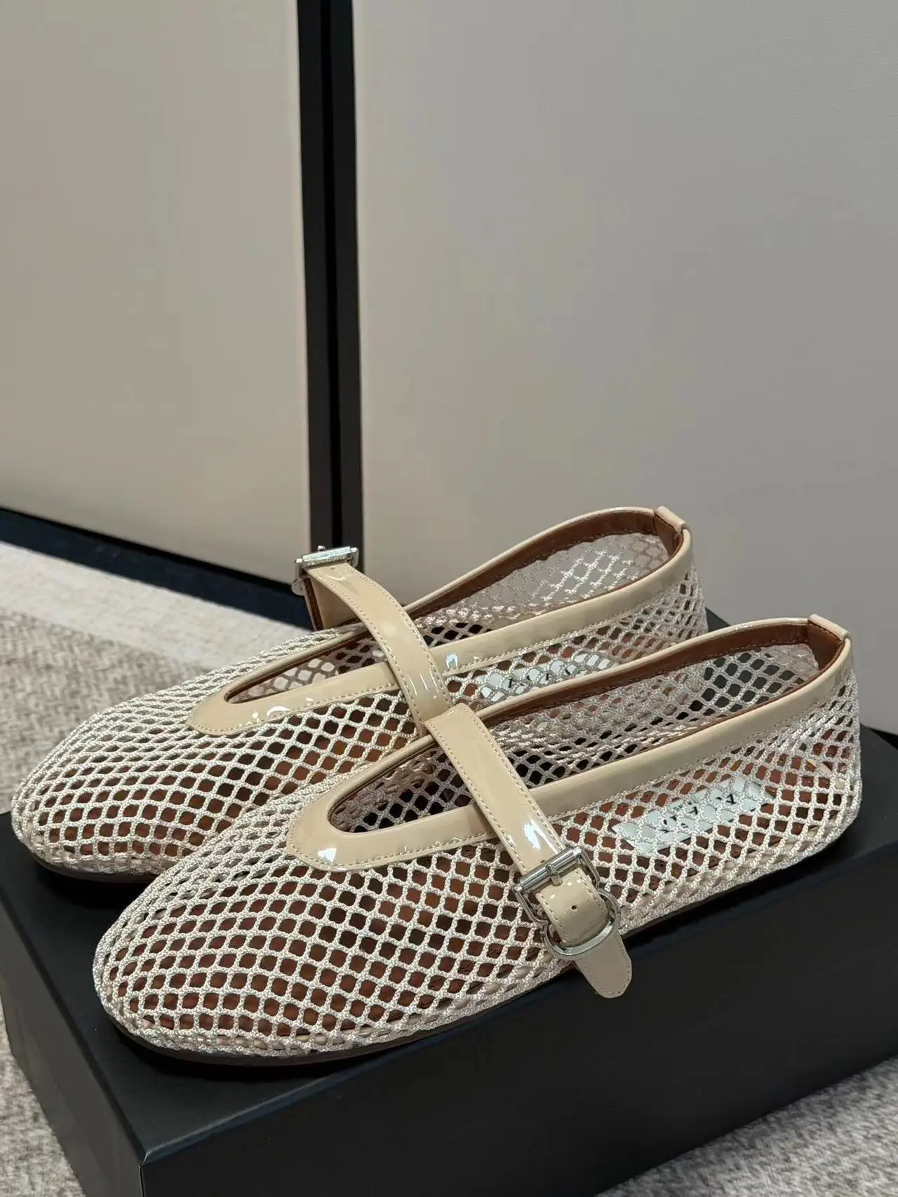 Ins Top Blogger Favorite Fishnet Leather Flat Mules French High-end Elegant Pointed-Toe T-Strap Mary Jane Ballet Shoes Luxury Breathable Summer Sandals