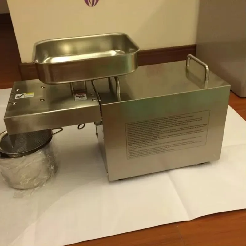 Prezzo della macchina per la produzione di olio / piccola pressa a freddo ad alto rendimento