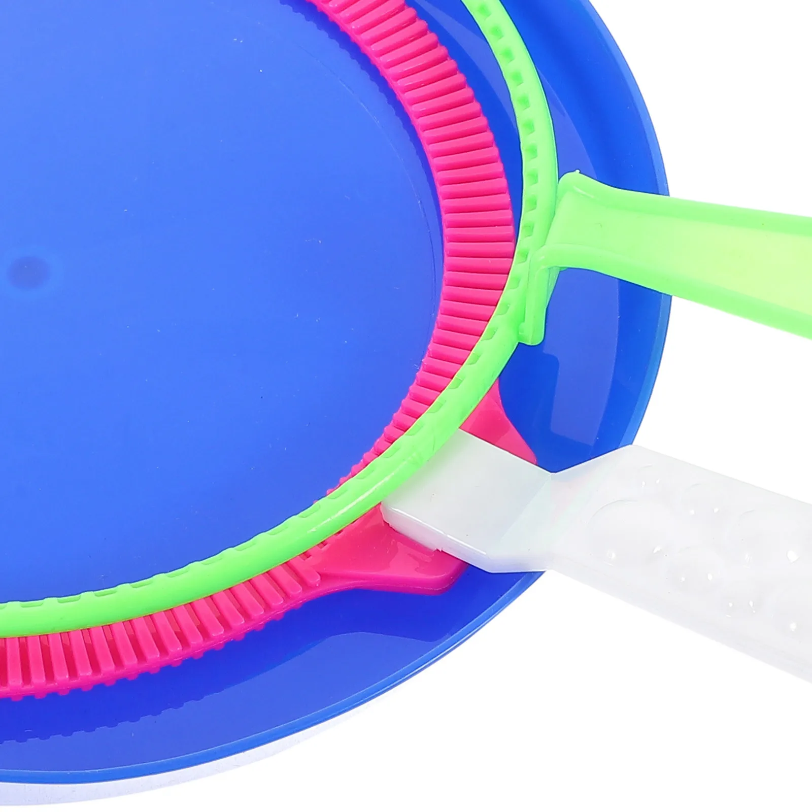 مجموعة حلقات صانع الفقاعات مكونة من 3 قطع للأطفال في الهواء الطلق، لعبة ممتعة، آمنة ومتينة، هدية حفلات للأطفال (لون عشوائي)