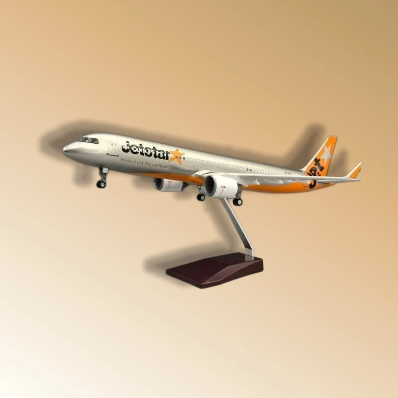47Cm A321-NEO Jetstar Airways 1/80 Scale Die-Cast Resin Model with Wooden Base and Landing Gear—Collector's Grade Display Piece