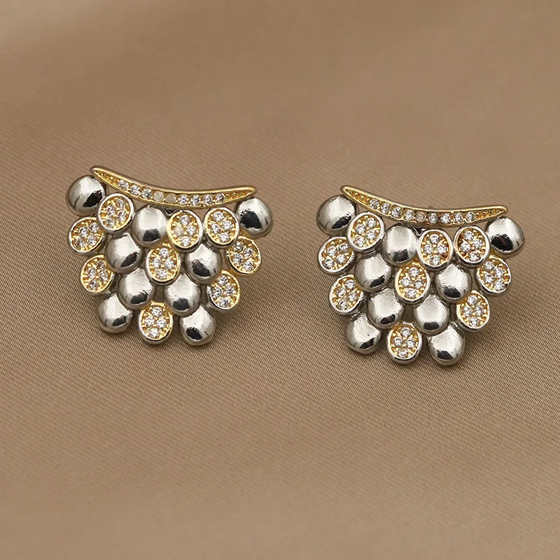 Classic Design Luxury Crystal Beads Stud Earrings for Women Fashion Brand Jewelry Delicate Zirconia Waterdrop Earrings