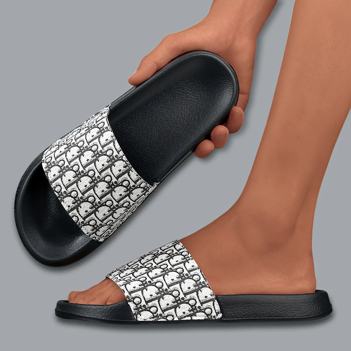 

Мужские летние пляжные тапочки, ультрамягкие нескользящие тапочки на плоской подошве из ЭВА, очень удобные и прочные тапочки, идеально подходят для повседневного использования.