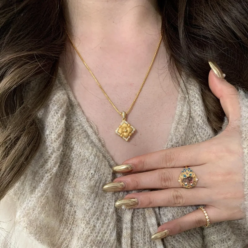 Royal Vintage Pattern Carving Clover Pendant Necklaces Woman Zircon Diamonds Inlaid 18K Gold Filled Choker Luxury Jewelry Gift
