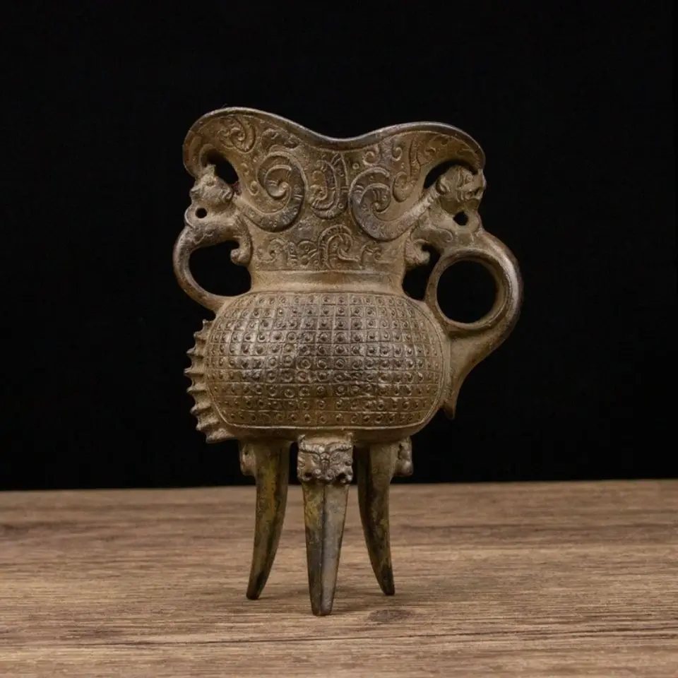 Antique-style pure copper three-legged double-ear Chí Dragon wine jar, auspicious beast wine cup, desktop decorative ornament