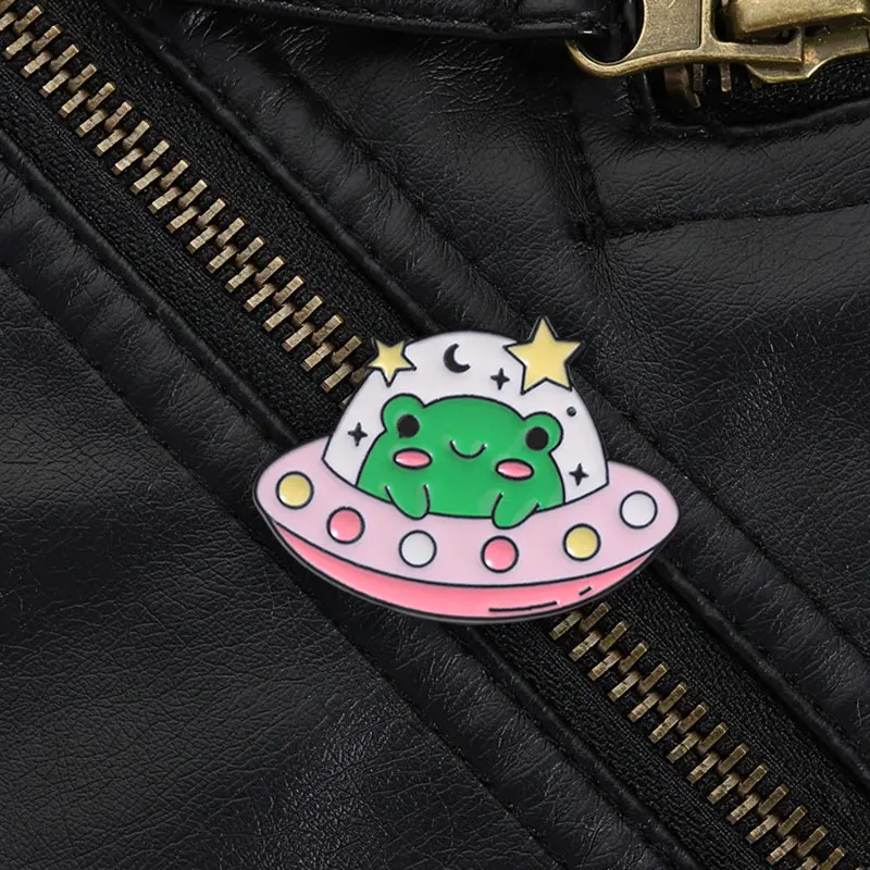 Cartoon Space Frog Lapel Pin Pink Flying Saucer Enamel Brooch Lightweight Metal Badge Ornament for Denim Coat Bag