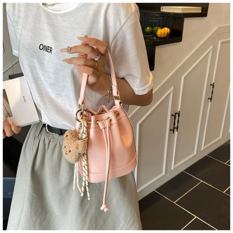 حقيبة ماسنجر نسائية راقية مصنوعة من الجلد الصناعي معززة باريس كاجوال عتيقة واسعة على الطراز اليومي  #4