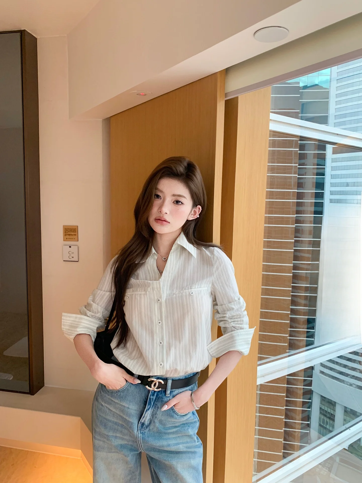 

Ele White Striped Loose Fit Thin irt Women's Early Spring Faion High-End Age-Defng Versatile Top Aviva on Earth