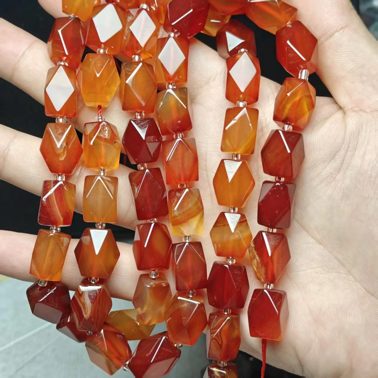 Xingyu Verschiedene Natur-Armbänder aus Achat, Erdbeerquarz, Tigerauge, mit unregelmäßig facettierten und glatten runden Perlen, Schmuckgeschenk – Detail 2