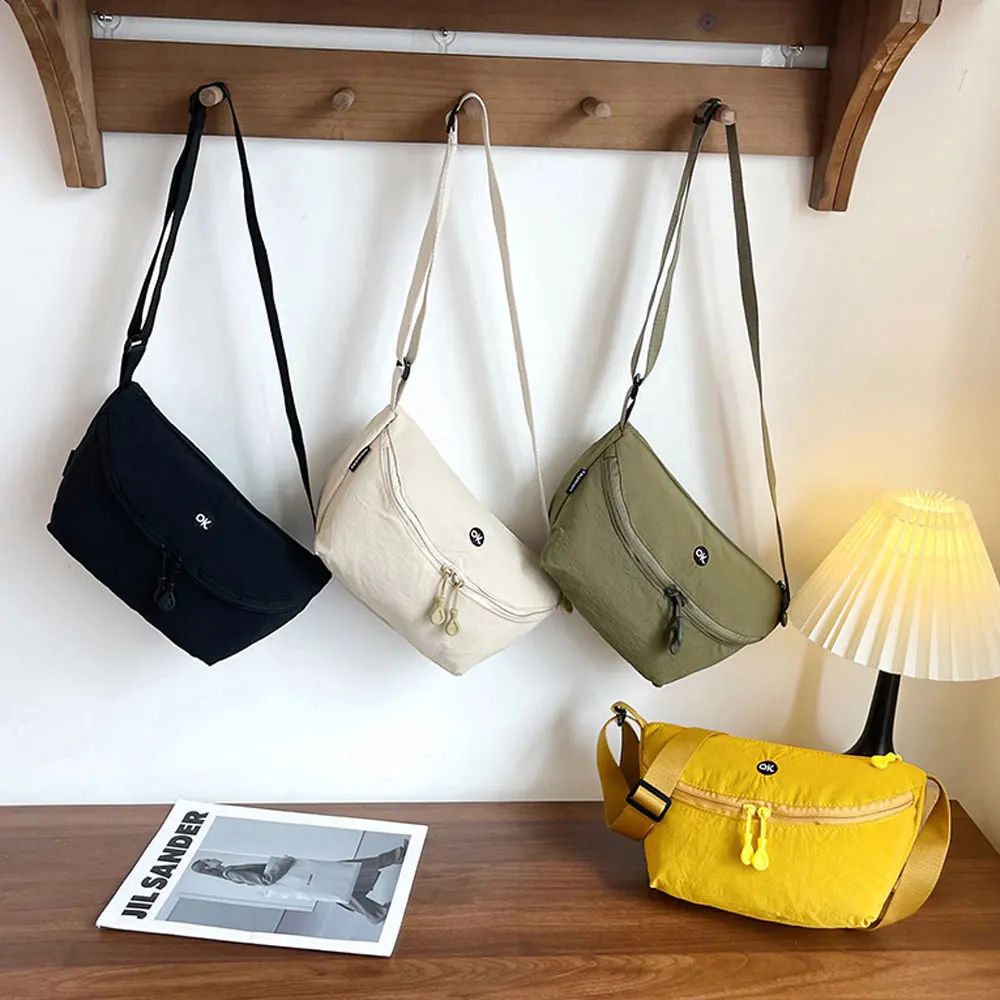 Nylon Crescent Waist Bag for Women, Simple Outdoor Style Mobile Phone Bag, Ultra-Light Portable Chest Bag with Adjustable Shoulder Strap
