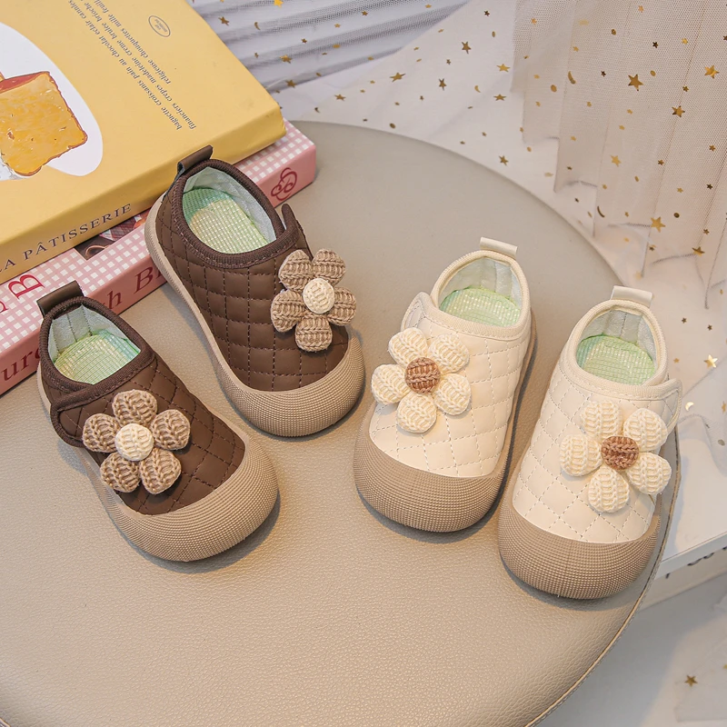 

Повседневная обувь для девочек, бежево-коричневые туфли из искусственной кожи с цветочным узором, очаровательные детские туфли на плоской подошве, легкие противоскользящие кроссовки для отдыха для маленьких детей