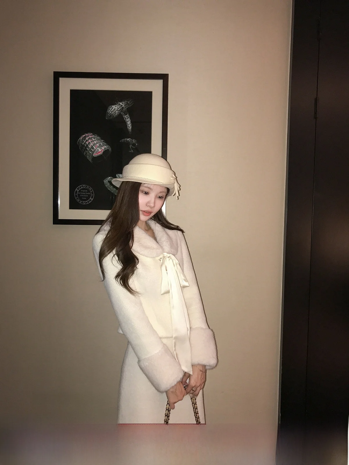 

YOLI White ort Стеганое джет женская универсальная зимняя верхняя одежда роскошное женское пальто с узлом и подставкой