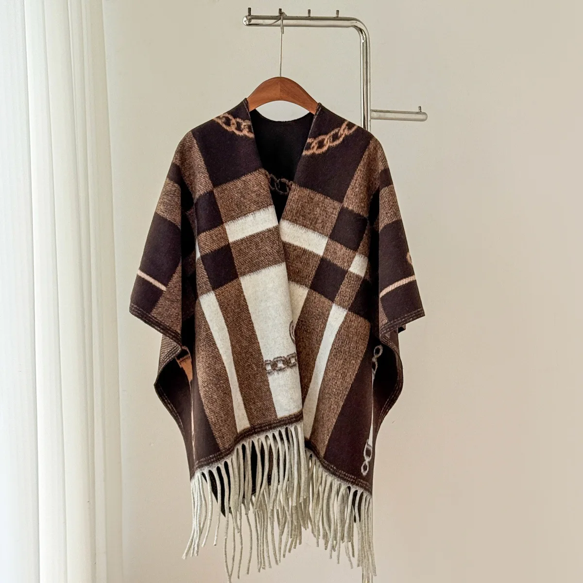 Autumn/Winter New Arrival Ethnic Style Scarf Women's Outerwear Casual Retro Travel Knit Tassel Cape Cloak Poncho Gift