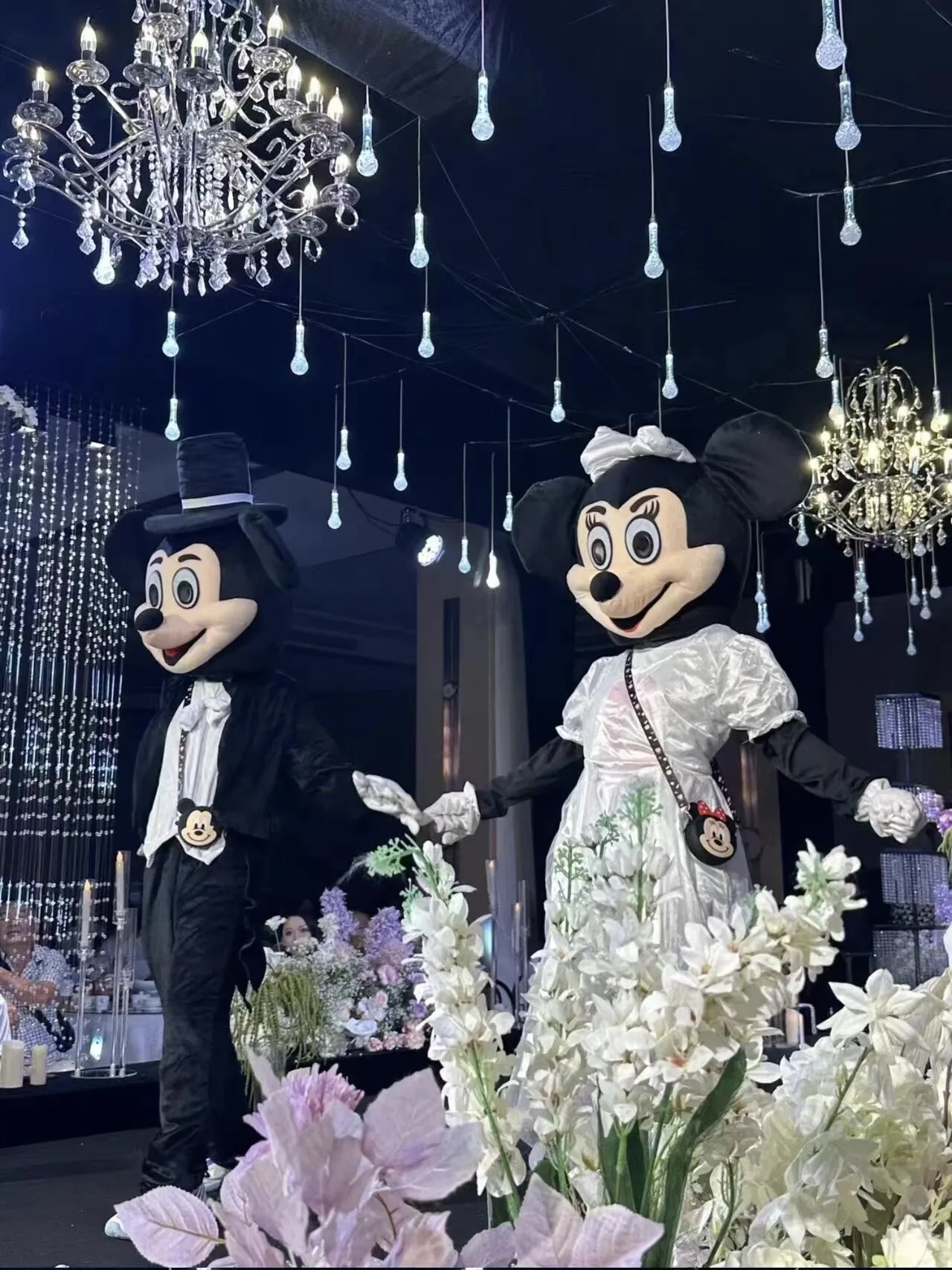 

Disney Potdemiel Mickey Mouse Mascot Costume Minnie Mouse Outfits Christmas Party Stage Show Carnival Party Performance