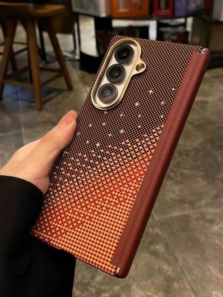 Etui na Samsung Z Fold 7 6 5 z teksturą włókna węglowego, PC, magnetyczne, z obsługą bezprzewodowego ładowania, osłona na obiektyw aparatu, pancerne etui na ekran składany. — zdjęcie produktu 7