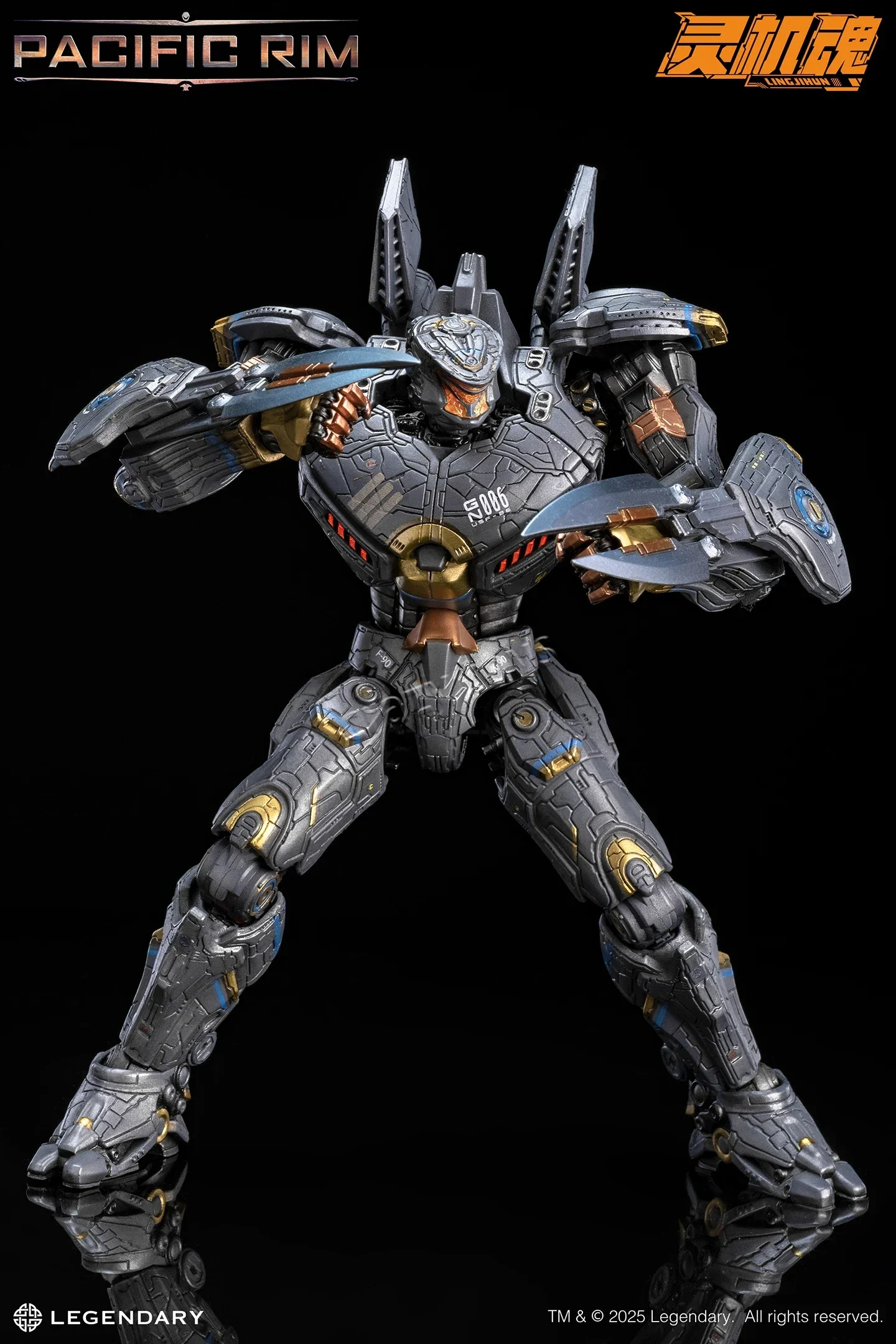 

LING JIHUN Original Pacific Rim Striker Eureka 8-inch 20CM LED Light Emitting Action Figures Toy Collection