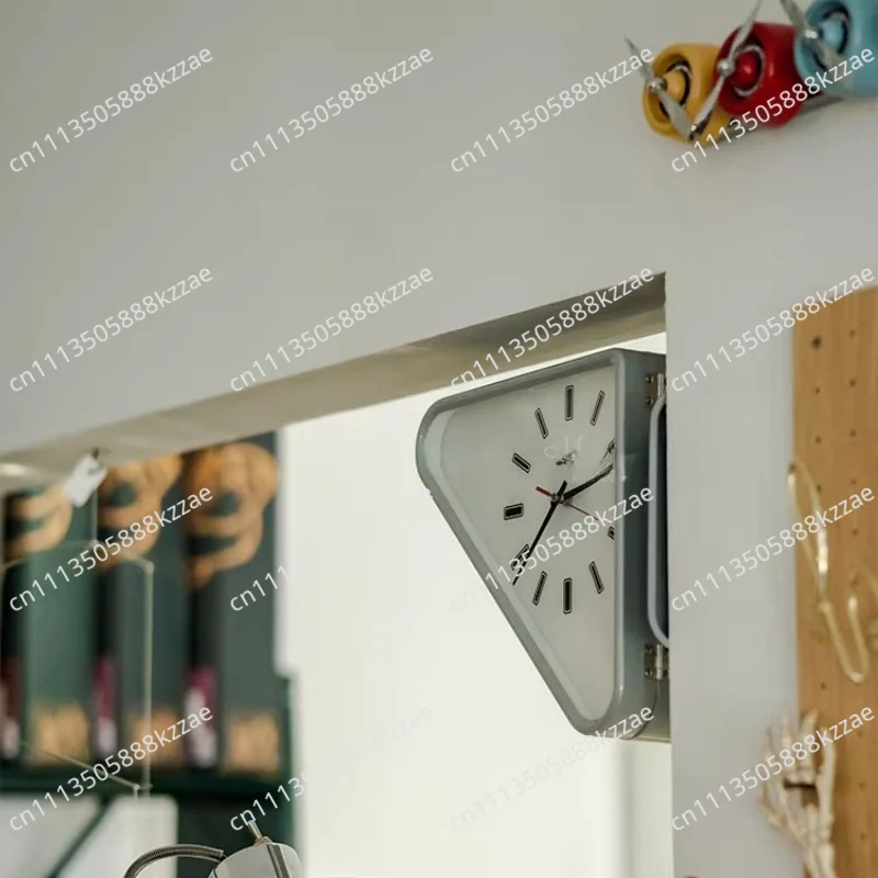 Luxury Creative Triangle Wall Clock Metal Double-Sided Display Clock Silent Hanging Timepiece for Living Room Bedroom Home Decor