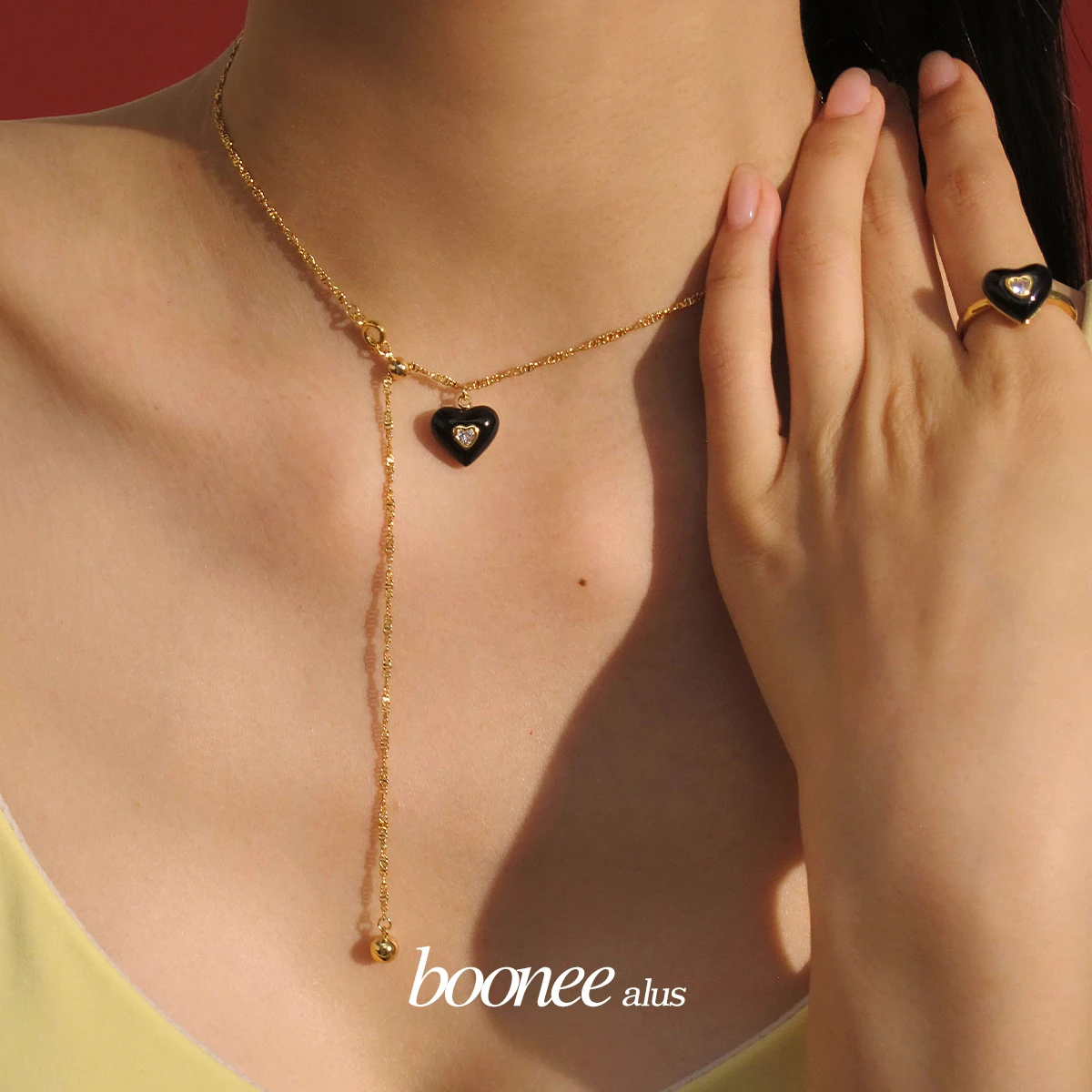 Boonee alus niche premium black agate three-dimensional white shell love retro pull long necklace female collarbone chain