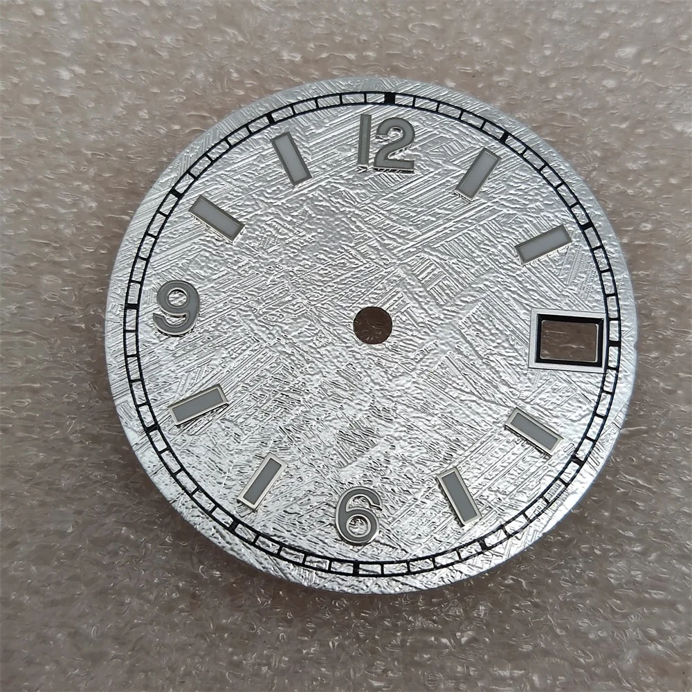 قرص نيزك بنمط 28.5 ملم NH35 قرص ساعة مع مقياس رقمي ملحقات ساعة مضيئة باللون الأخضر لحركة NH35/NH36