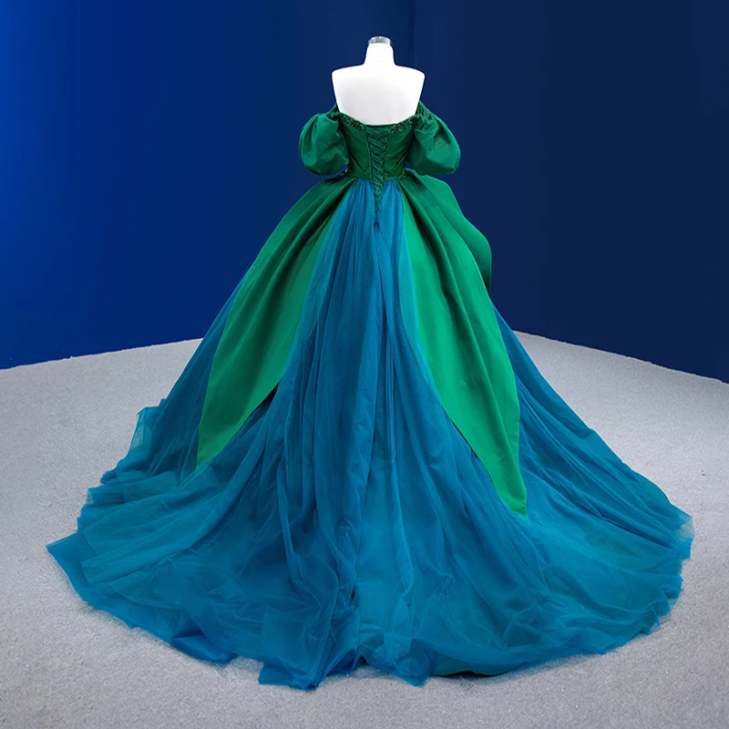 فساتين Quinceanera مخصصة باللون الأخضر والأزرق فستان فاخر على شكل كرة 2025 قبالة الكتف ذيل طويل حلو 15 16 سنة عيد ميلاد