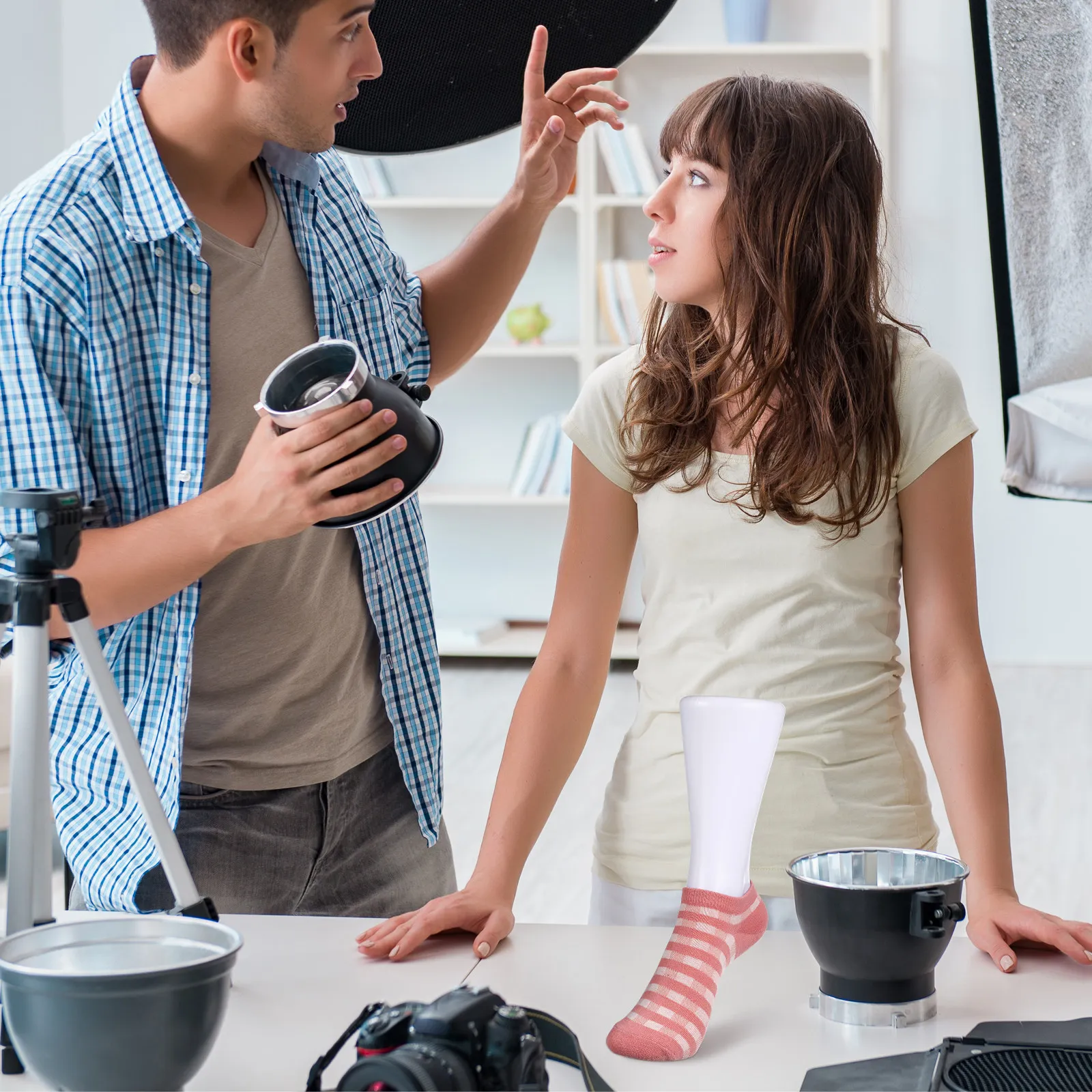 

2 шт. пластиковые манекены-стопы женские для демонстрации носков, украшений, браслетов на ногу, подставки для обуви, муляжи стоп