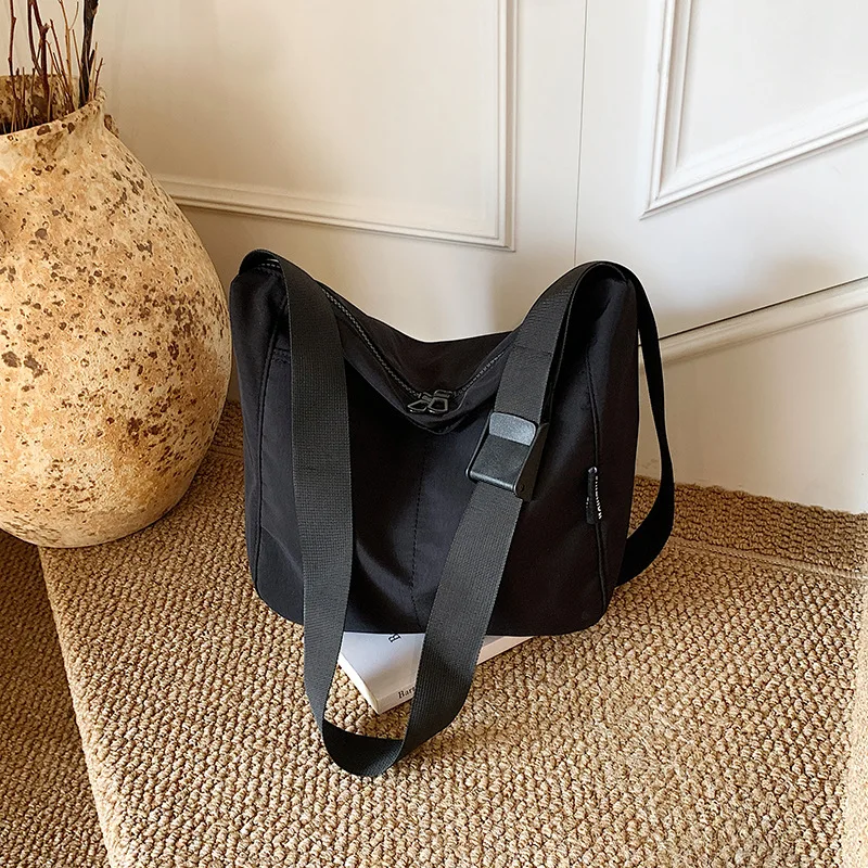 Afbeelding 3: Universiteitsklasse pendeltas voor dames 2025 Nieuwe casual eenvoudige crossbody canvas tas Student boekentas Lichtgewicht stoffen tas