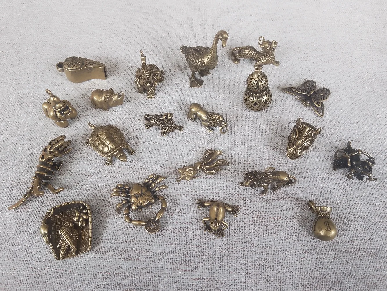 Vintage Brass Copper Craft Ornament Miniature Fitting Keychain Pendant Accessories a0459