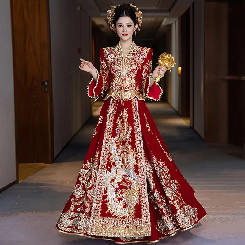 

The new large-sized wedding dress of heavy industry dragon and phoenix exudes a Chinese style