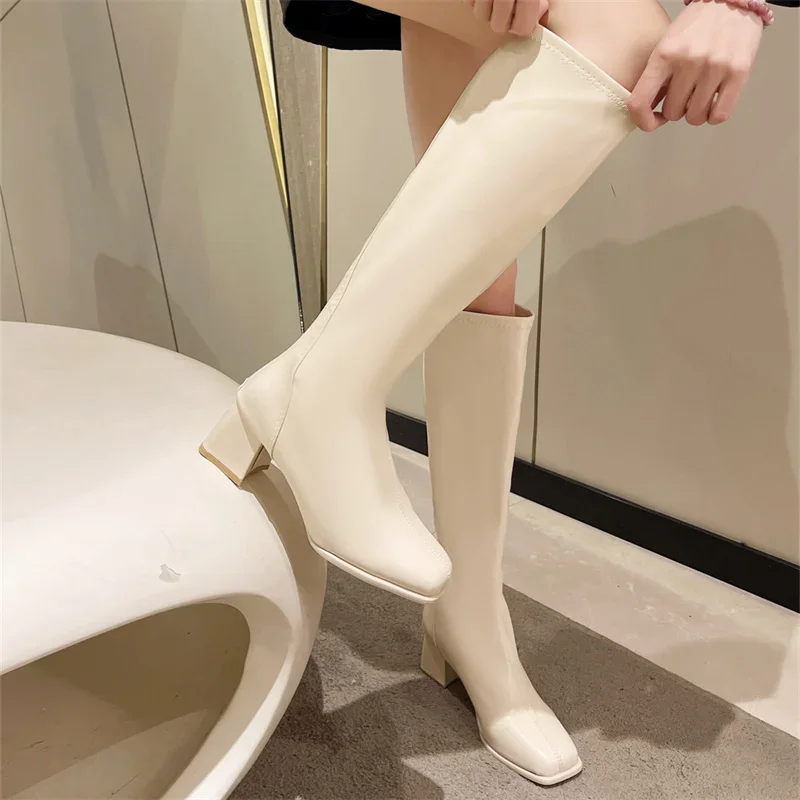 Quadratische Spitze, mittelhoher Absatz, elastische, schmale Stiefel, neue Herbst- und Winter-Overknee-Stiefel, dicker Absatz, vielseitig kombinierbare, schmale Ritterstiefel. – Detail 6