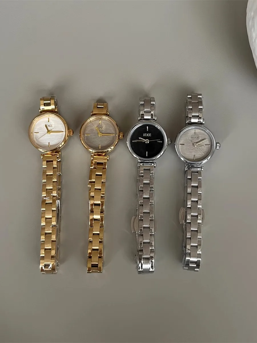 High-EndStylishWomen'SRound WatchWith A Luxurious And Elegant Design Featuring A Silver Stainless Steel Band And Quartz Movement