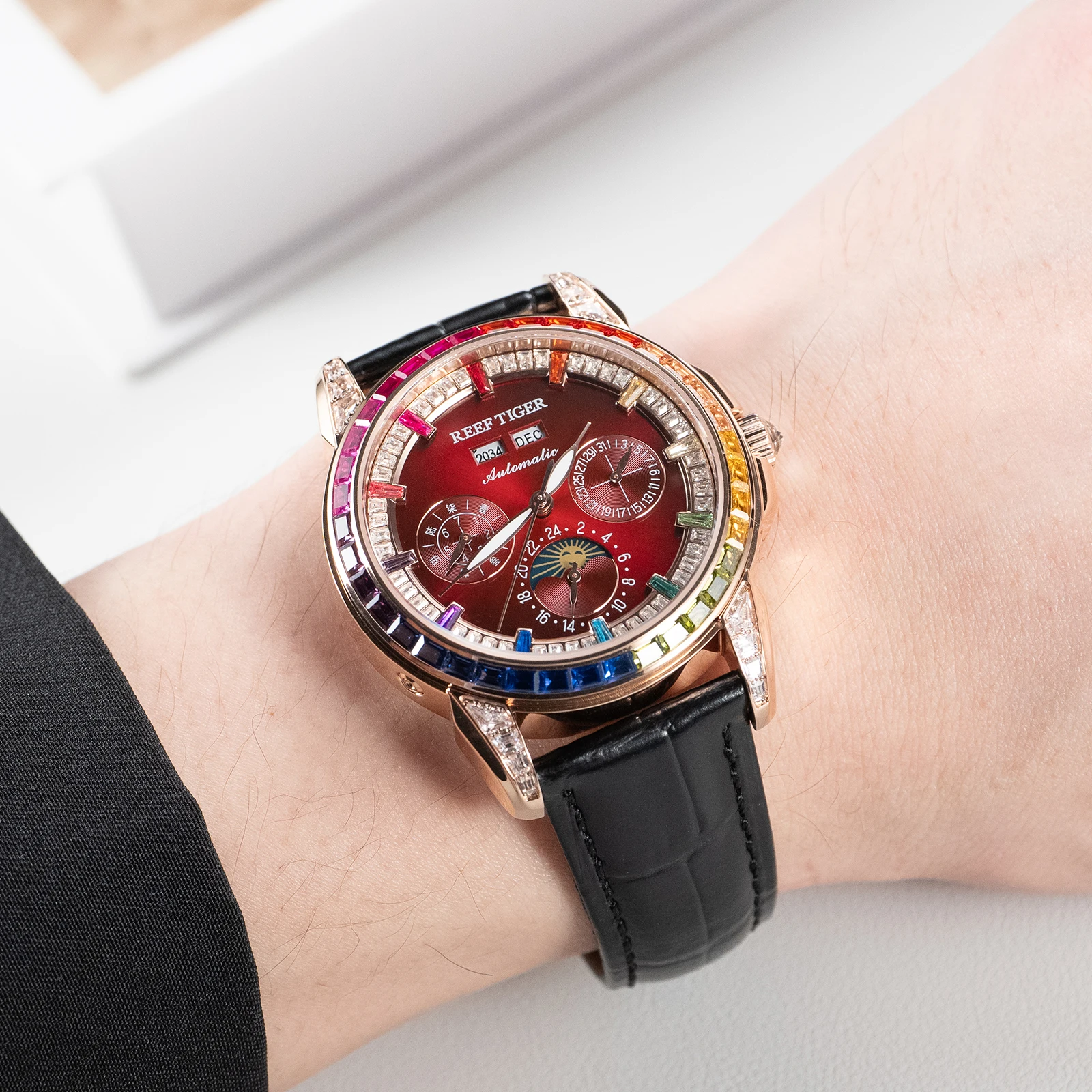 Reef Tiger Men's Multifunction Moonphase Automatic Watch Rose Gold Rainbow Diamond Bezel Leather Classic Fashion RGA1988