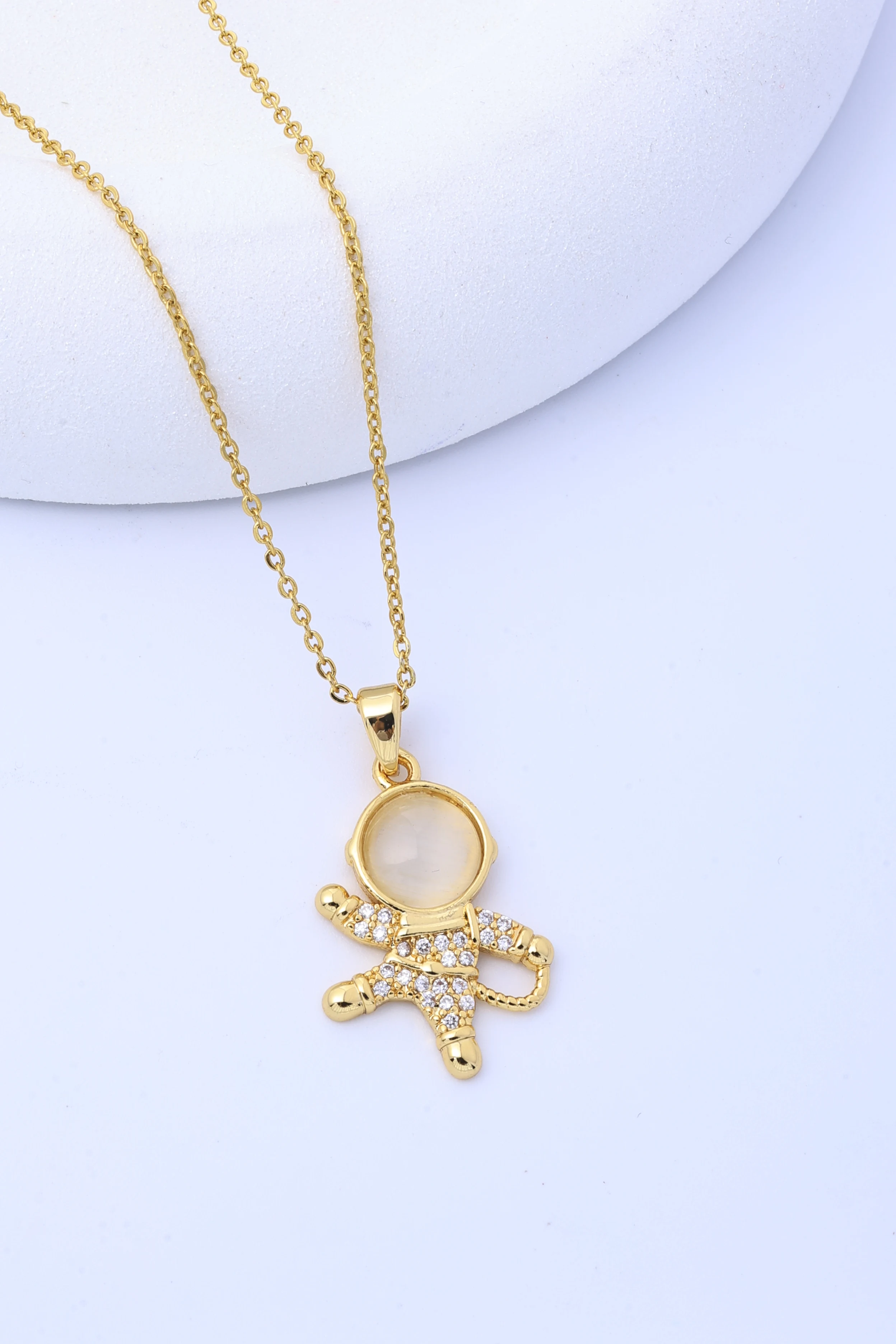 

Cross-border hot sale new planet astronaut necklace women's niche design high-end dopamine pendant accessories