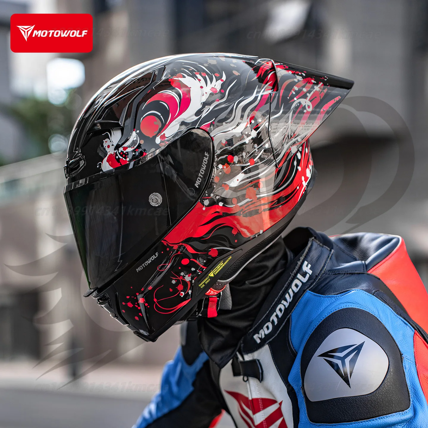 

Unisex Motorcycle Racing Couple Style Full Helmet Lightweight All Season Anti Fog Large Tail Wing Street Car Helmet casco moto