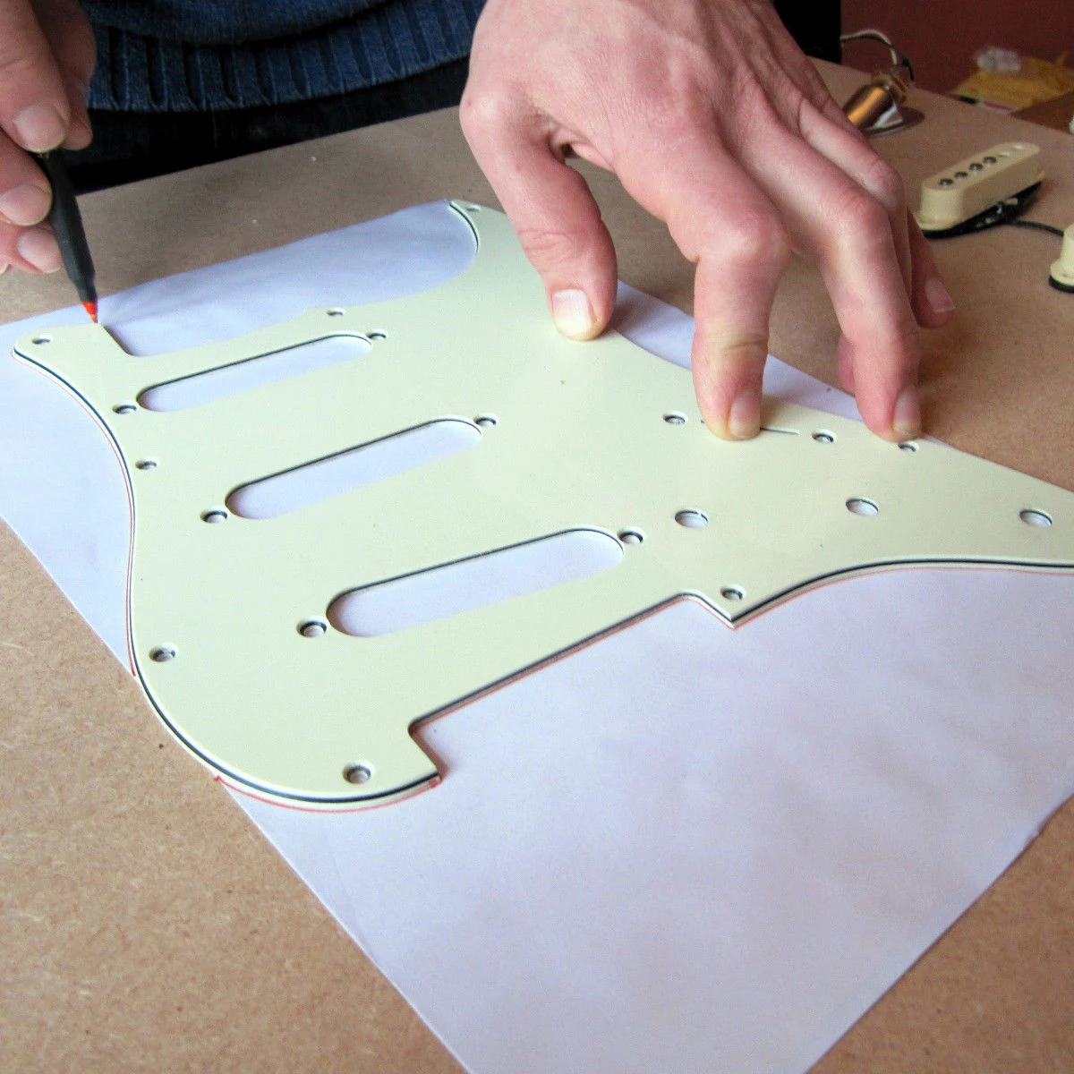 متعددة الأغراض 22.5x30 سنتيمتر ذاتية اللصق الغيتار النحاس التدريع احباط الشريط 1 ورقة/حزمة