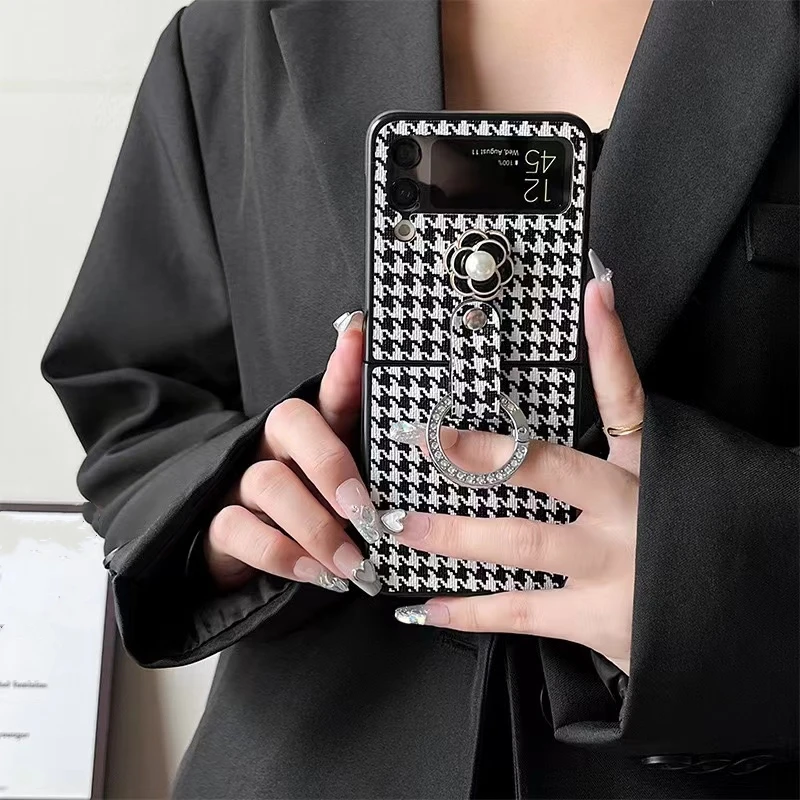 Debutante Black And White Camellia Thousand Bird Lattice Phone Case For Samsung For Galaxy Z Flip 3 4 5 6 Luxury For Girl