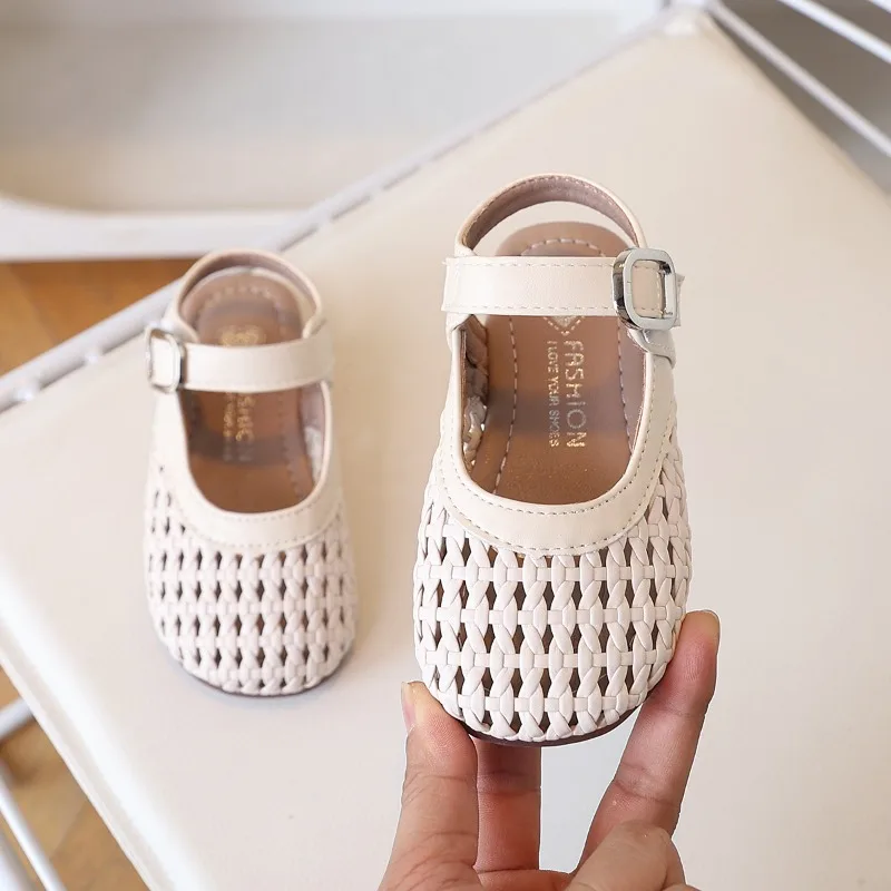 أحذية بناتي جديدة لعام 2025 صنادل صيفية للأطفال غير قابلة للانزلاق نعل ناعم أحذية الأميرة المريحة والمسامية للأطفال #4