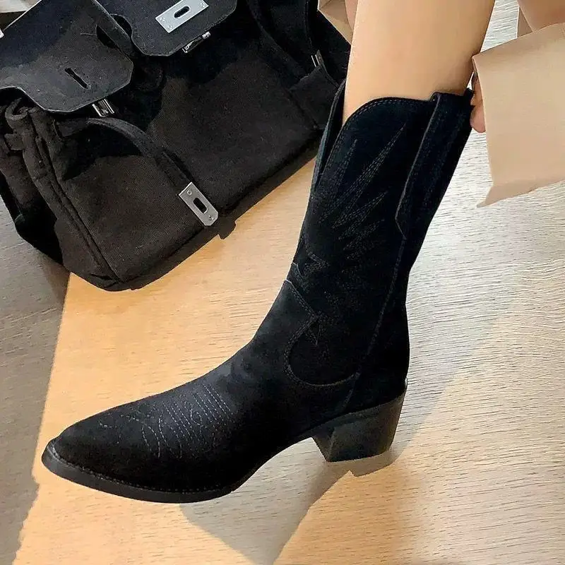 Vintage haftowane buty rycerskie jesienne damskie kowbojki z dalekiego zachodu spiczaste Plus rozmiar Chunky Heel buty górskie Botas Femininas