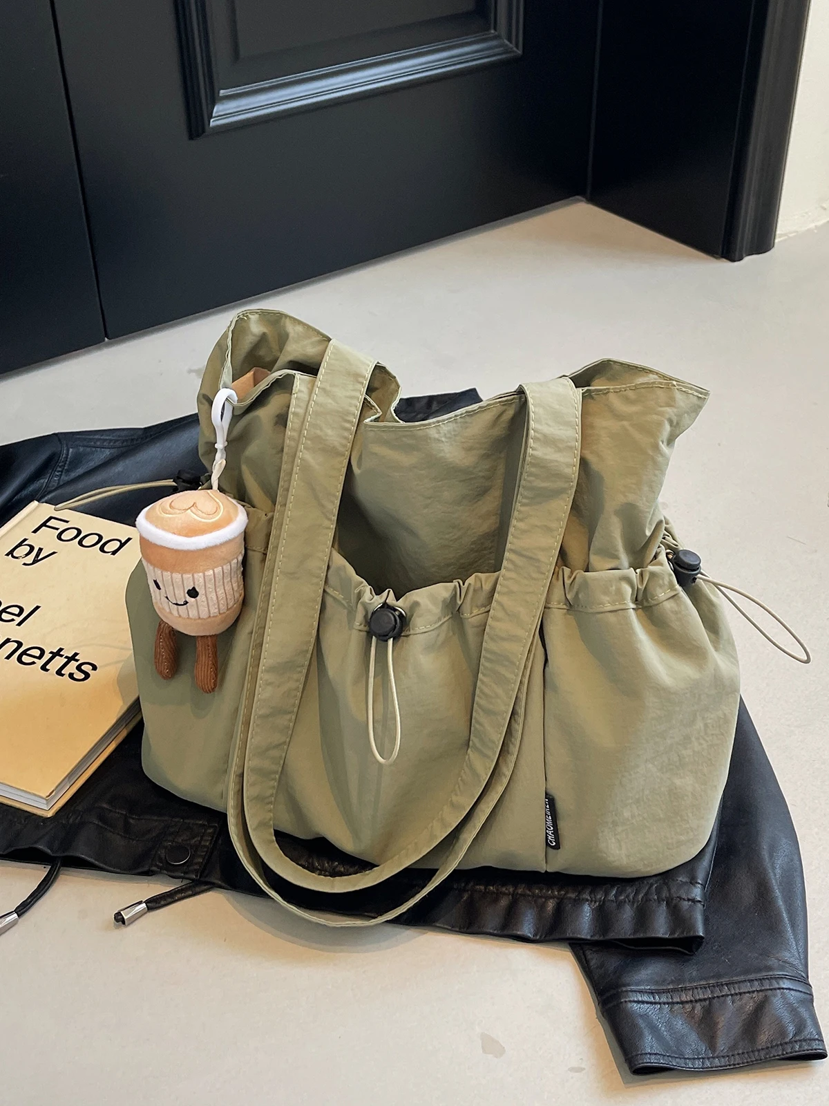 Casual Commuter Large Capacity Nylon Tote Bag Women\'s 2026 New Style College Student Class Bag Commuter Single Shoulder Bag
