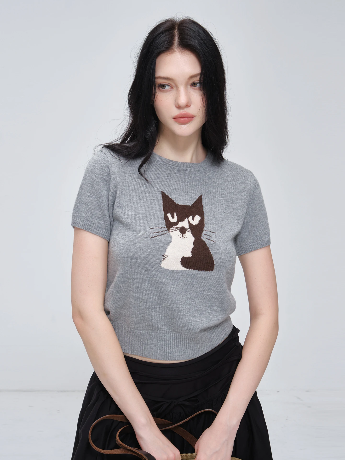 

Honey Honey Grey Knitted Sweater Short Sleeve Adorable Maneki Neko Embroidered Wool Knitted T-shirt Retro Elegance T-shirt