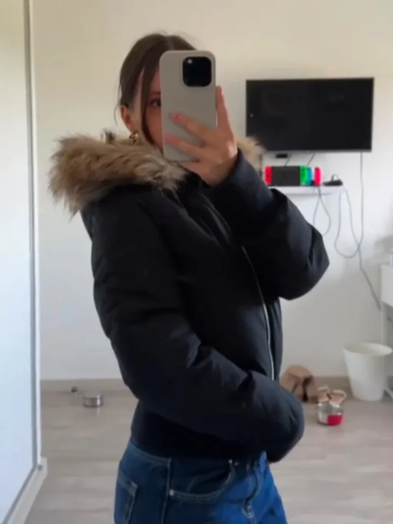 

Модная женская укороченная куртка из искусственного меха с капюшоном, стеганая, с длинными рукавами, на молнии, с карманами, повседневная, зимняя уличная верхняя одежда 2025