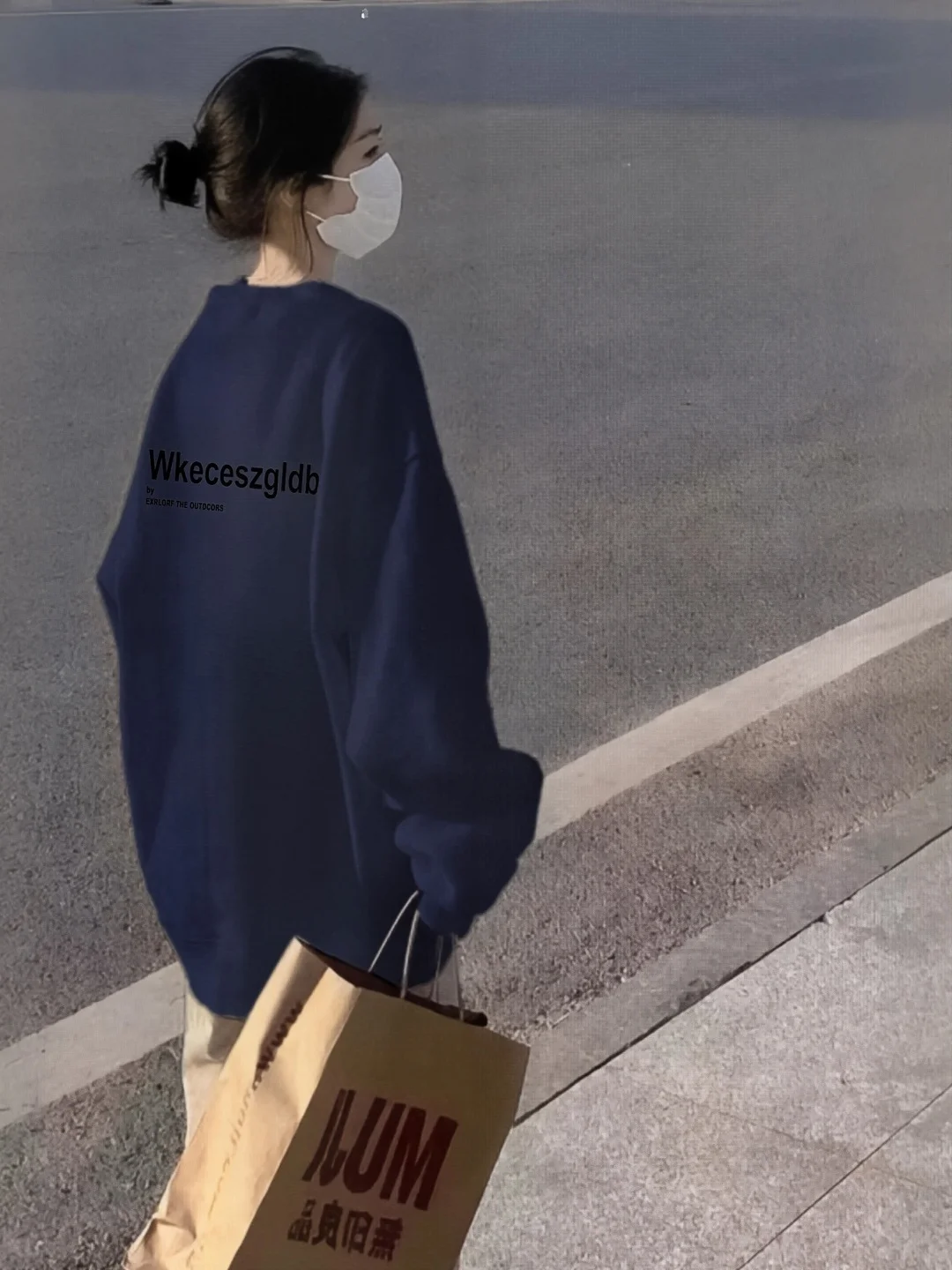 

Свободный крой, утягивающий силуэт, синий свитшот для женщин, тонкий дизайн для ранней осени, с круглым вырезом, плотный, повседневный топ больших размеров в корейском стиле