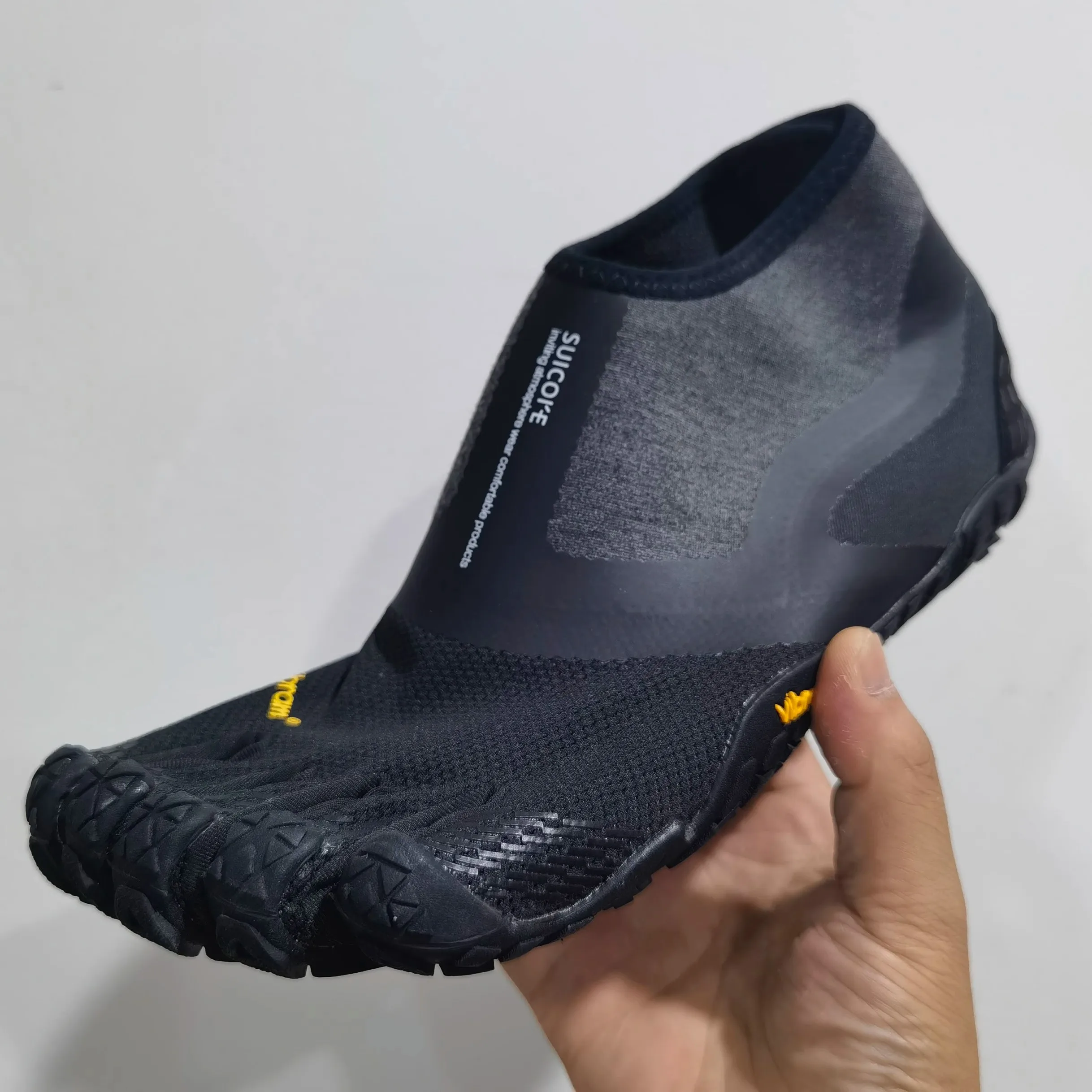 New 2025 Unisex Weightlifting Shoes Mens Safety Walking Shoes Mens Climbing Shoes Designer Unisex Casual Sneakers