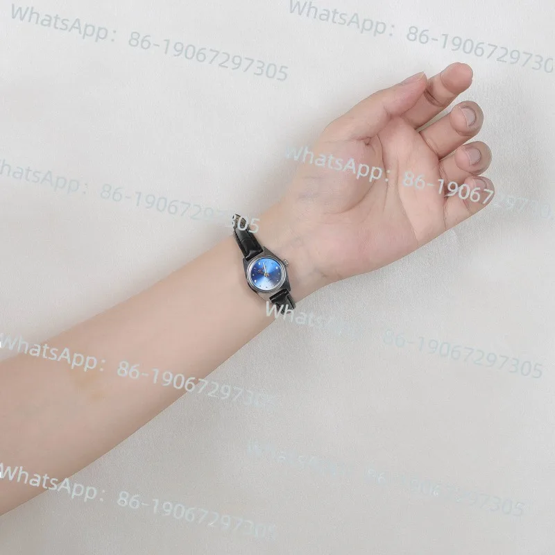 

Haida Shanghai Small Manual Machinery Silver Round Color Retro Literary Light Luxury Women's Watch