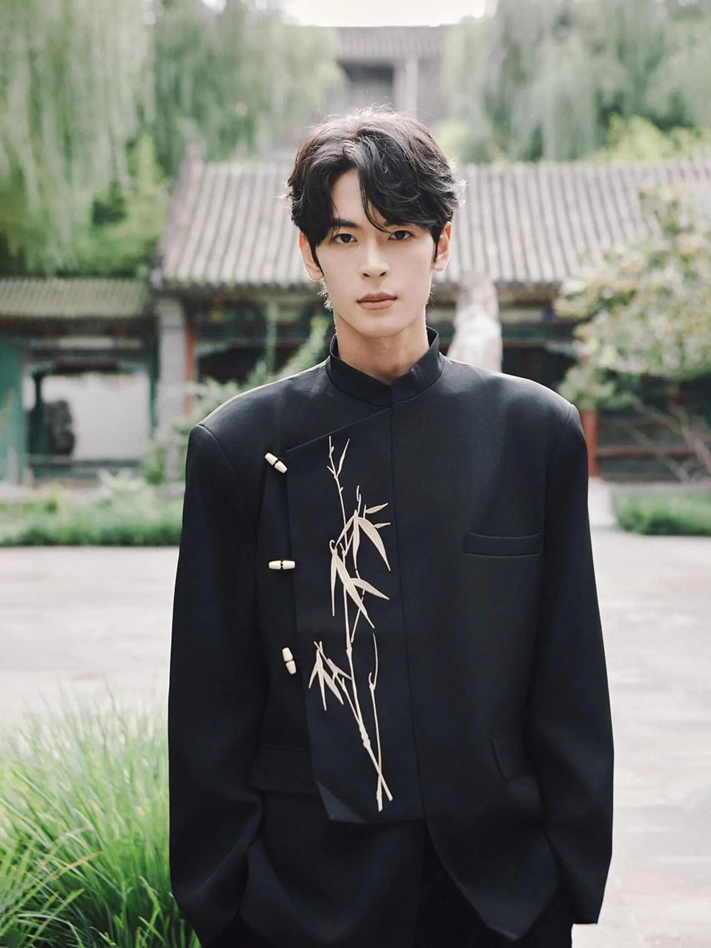 

Новый китайский мужской свадебный костюм в стиле Тан, пиджак в западном стиле с воротником-стойкой, длинный рукав, молодежный, свободный крой, бамбуковый материал.