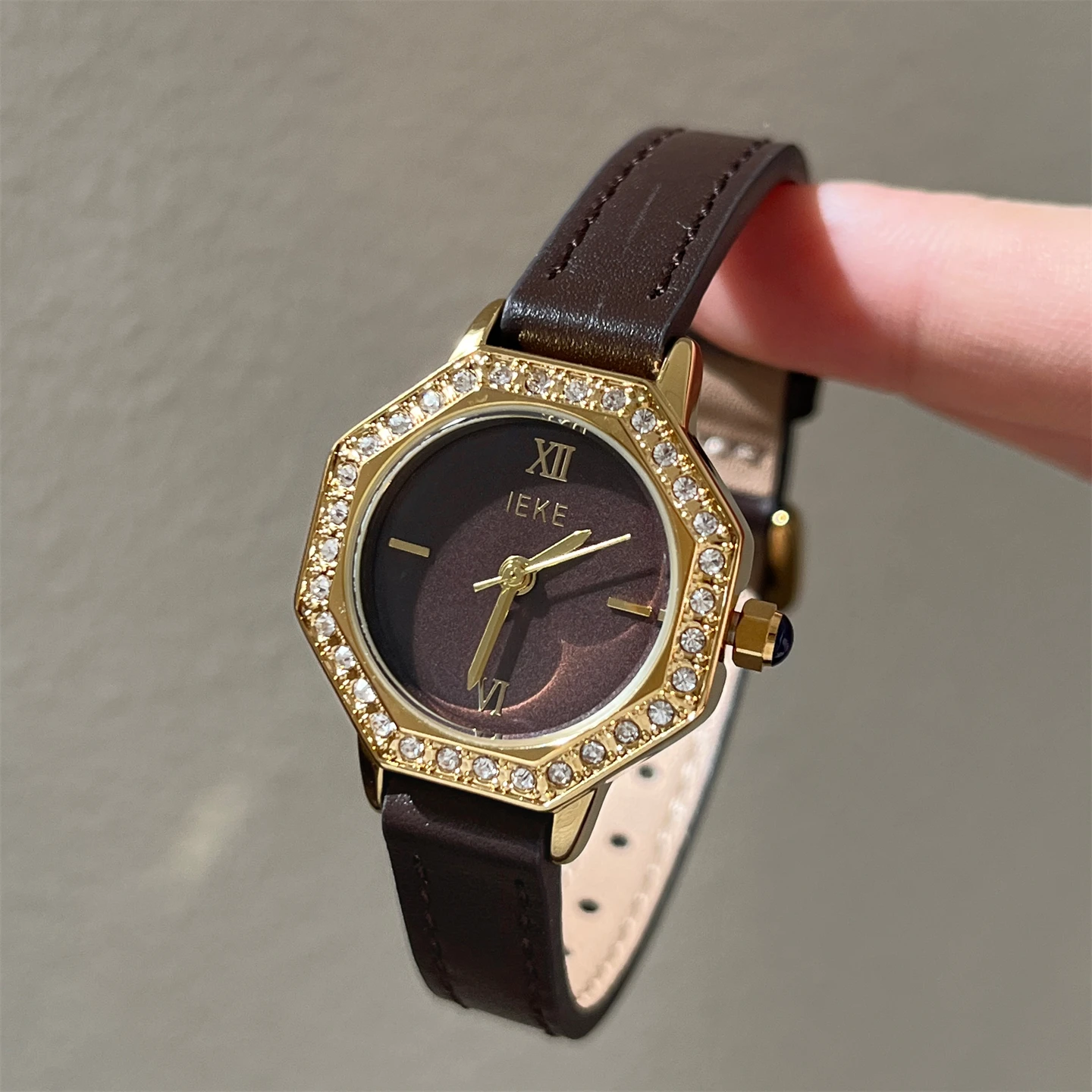 Visible white diamond studded Ankora red watch for women, retro fine strap, exquisite women's versatile quartz watch