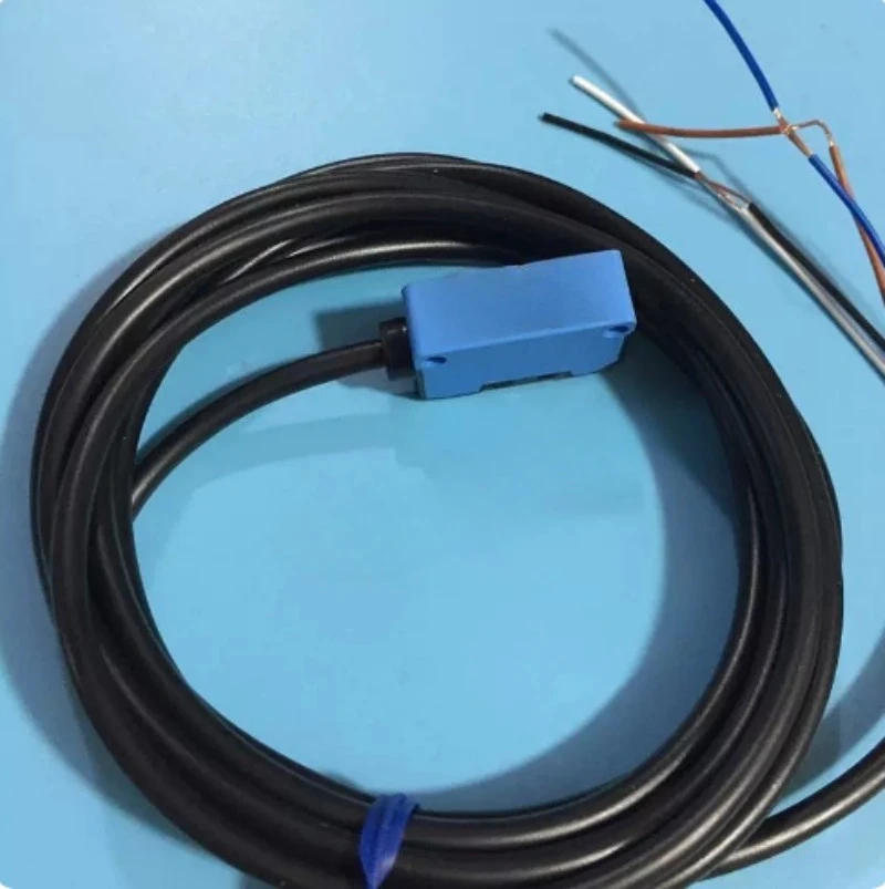 WT150-N162 P132 Miniature Photoelectric Proximity Sensor, Diffuse NPN PNP 100mm Detection