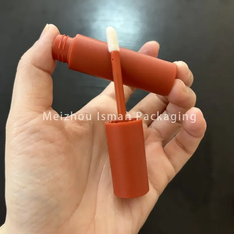 50 buah tabung kemasan Lipgloss pribadi mewah gaya baru bulat 3ml tabung Lip Gloss plastik dengan sikat tongkat