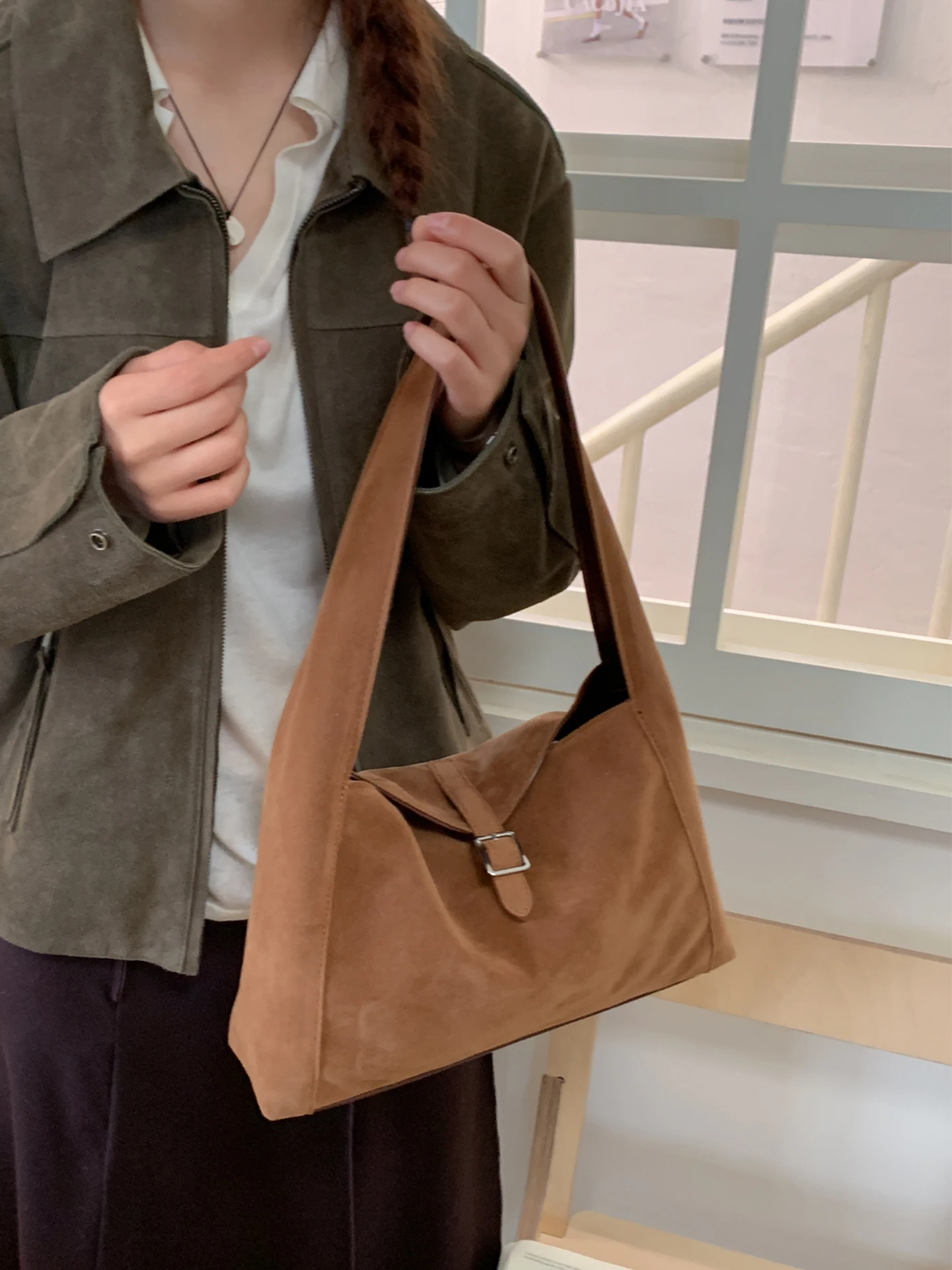 

Модная ретро-сумка-тоут большой вместимости для женщин, новинка 2026 года, весенняя модная сумка через плечо для активного отдыха