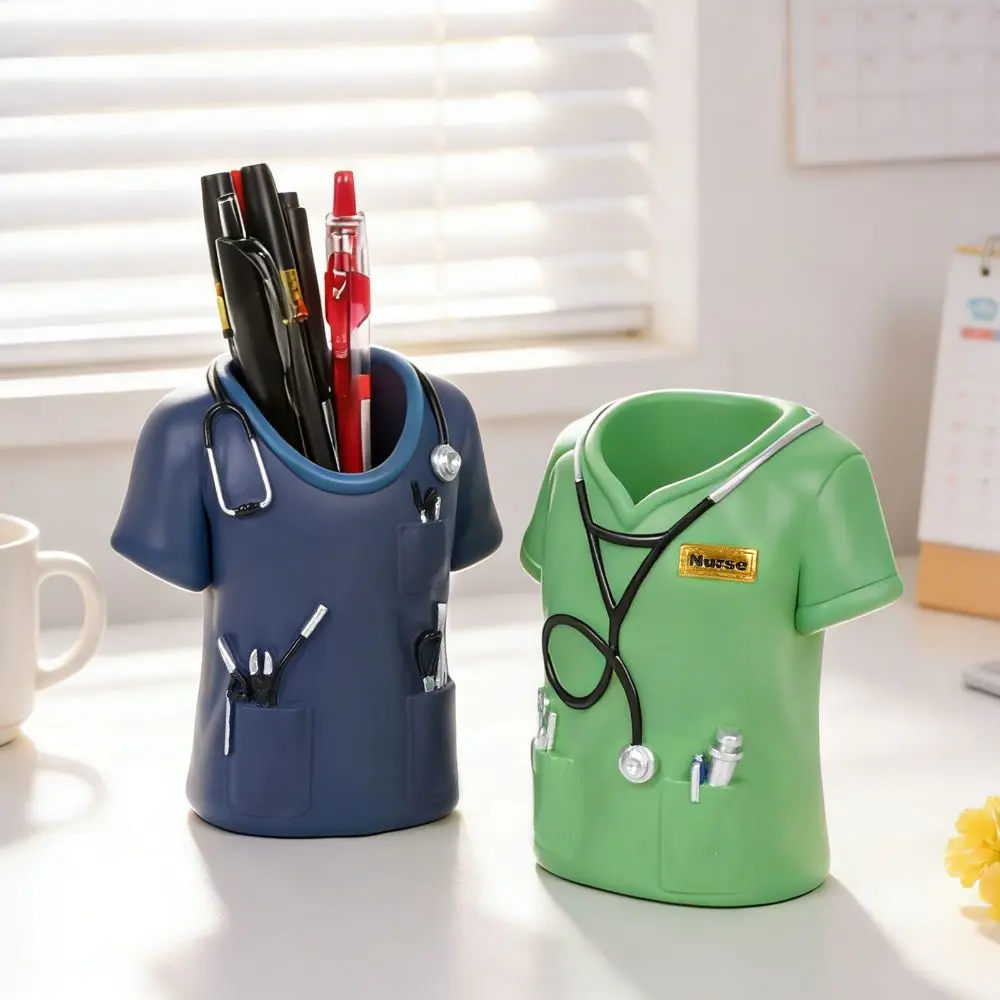 

Креативный держатель для ручек в форме медицинского халата с декором в виде стетоскопа, настольный органайзер для канцелярских принадлежностей, тематический настольный органайзер
