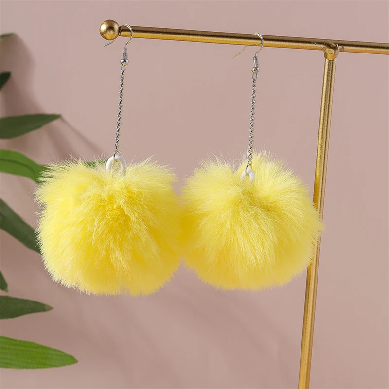 Trendige bunte große Plüsch-Kugel-Ohrringe für Frauen und Mädchen, Party, Festival, Schmuck, Geschenke – Detail 7