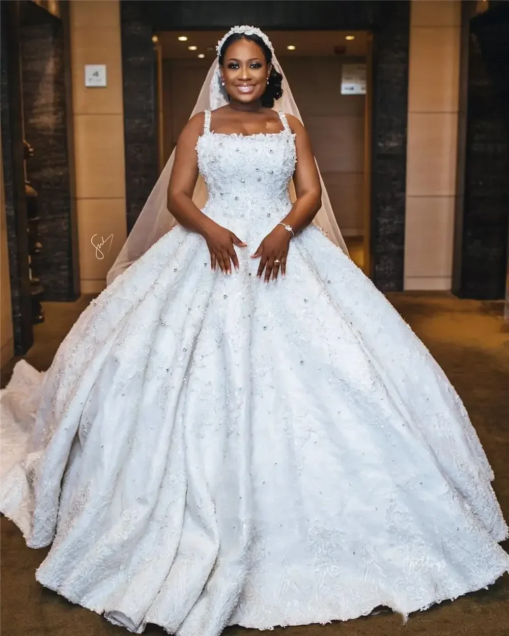 تخصيص السباغيتي الأشرطة جنوب أفريقيا الكرة ثوب الزفاف حبة كريستال فتاة سوداء زائد حجم أثواب الزفاف